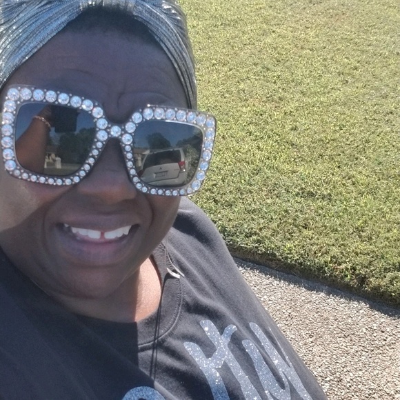 Profile Picture of Angela Branch (@abranch01) on Poshmark