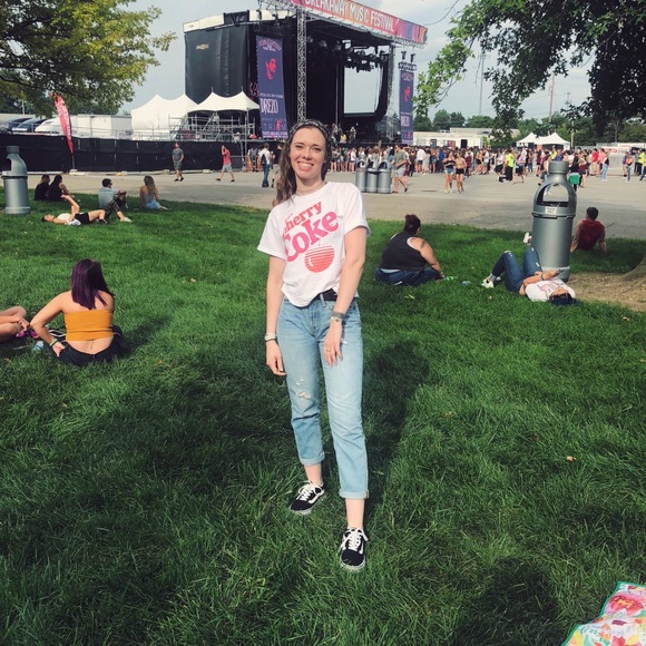 Profile Picture of Kayla Songstad (@ksongs22) on Poshmark