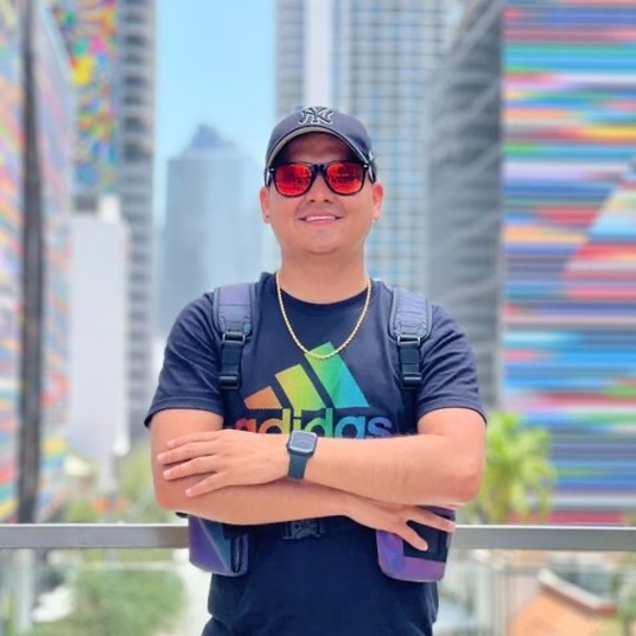 Alex Navas - Poshmark Profile Picture of Alex Navas (@alexnavas24) on Poshmark