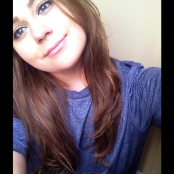 Profile Picture of Jessica Burns (@jehsicka) on Poshmark