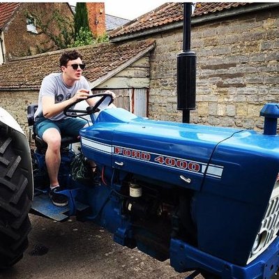 Profile Picture of Alex Holmes (@ignorethecrane) on Twitter