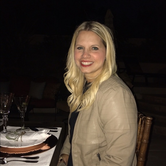 Profile Picture of Megan Rushall (@meganrushall) on Poshmark