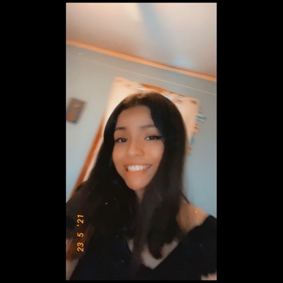 Profile Picture of Adilene Sanchez (@adilene9227) on Poshmark