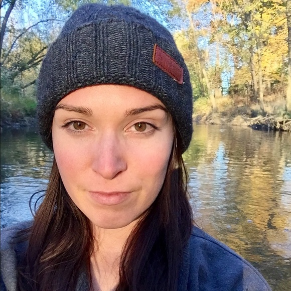 Profile Picture of Samantha Pozzie (@spozzie) on Poshmark