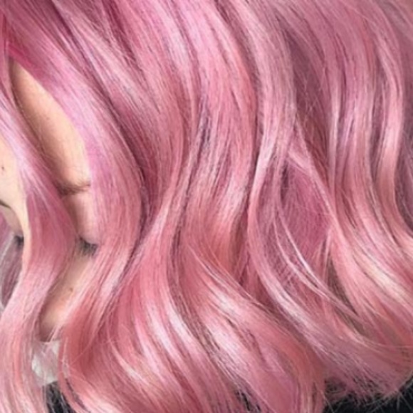 Profile Picture of Lizbeth Vides (@lizbethvides) on Poshmark