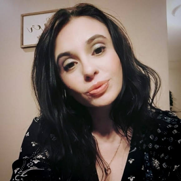 Profile Picture of Melissa Ravida (@missyrav75) on Poshmark