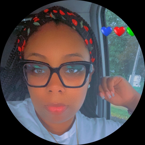 Profile Picture of Zatanya Irving (@zirvingg) on Poshmark