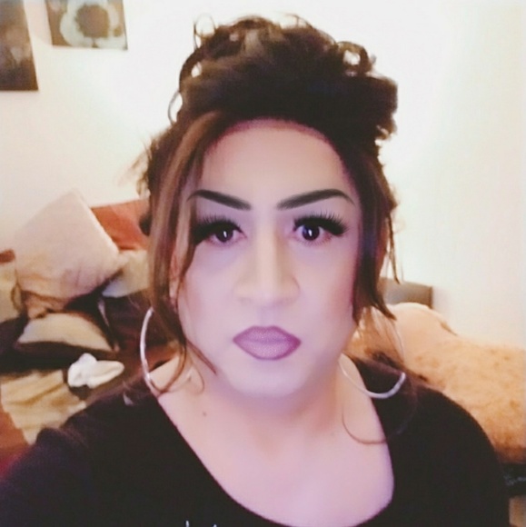 Profile Picture of Isabel Barboza (@vannesaxoxo) on Poshmark