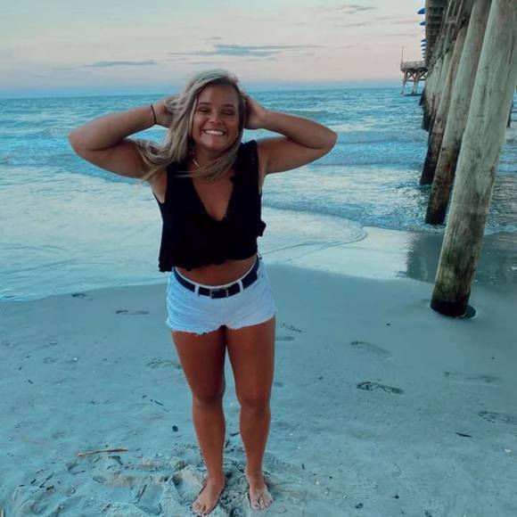 Profile Picture of Sarah Shackley (@sarahrshackley) on Poshmark