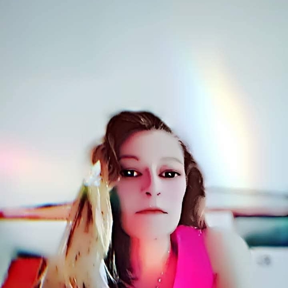 Profile Picture of Alison Hanna (@alison_hanna) on Poshmark