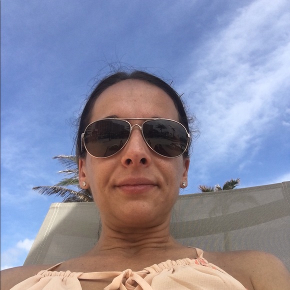 Profile Picture of Agni Cvercko (@agnicvercko) on Poshmark