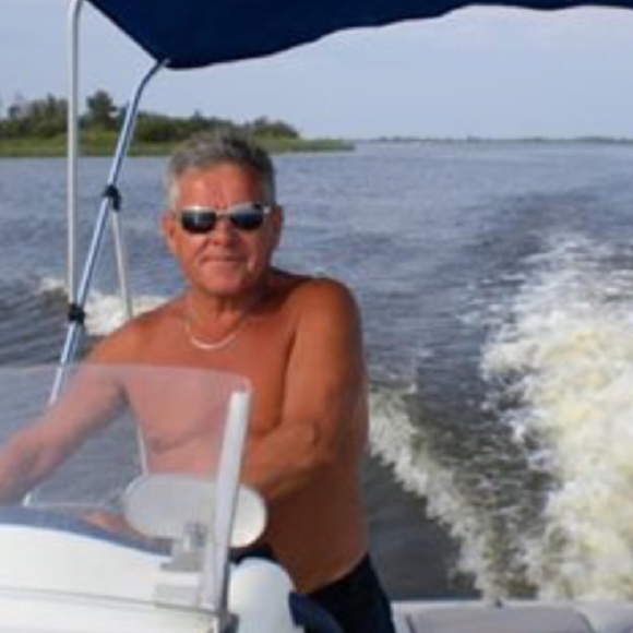Profile Picture of Leonard Friesen (@lfriesen1) on Poshmark