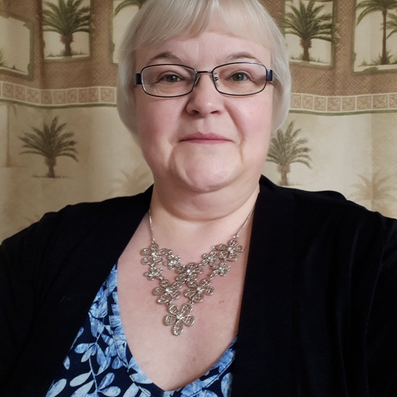 Profile Picture of Anne-marie Halfpenny (@am_halfpenny) on Poshmark