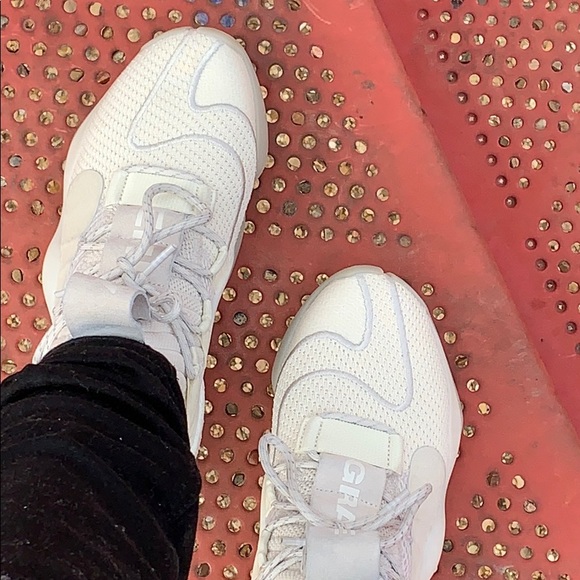 Profile Picture of Michael Juarez (@tinyppboy26) on Poshmark