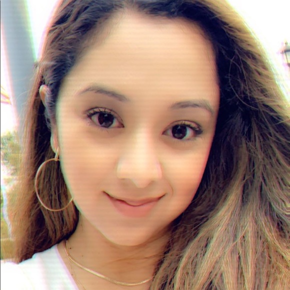 Profile Picture of Janet Monroy (@janet_monroy) on Poshmark