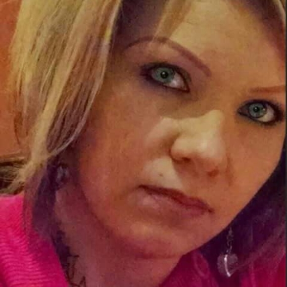 Profile Picture of Pamela Mayer (@countrygurlxoxo) on Poshmark