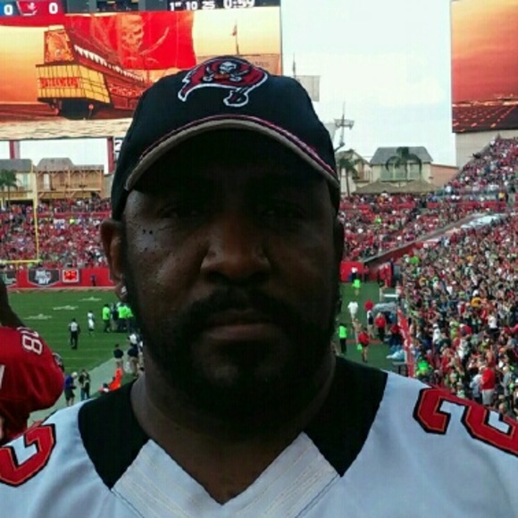 Profile Picture of Byron Brown (@bjavaris75) on Poshmark