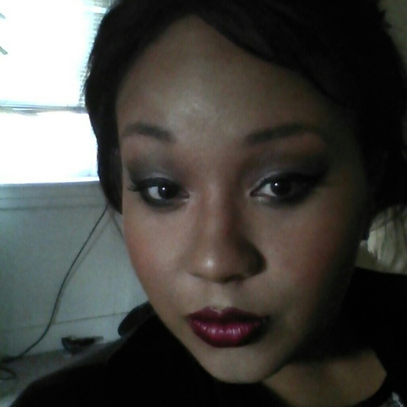 Profile Picture of Randysha Holt (@deeholt01) on Poshmark