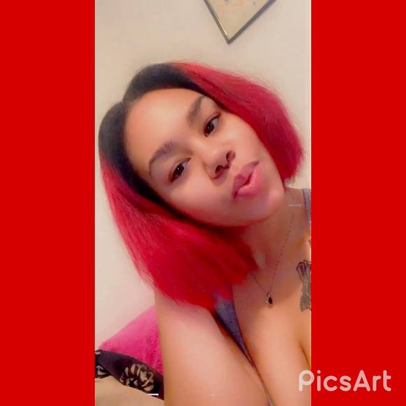Profile Picture of Dani Alice (@danialice) on Poshmark