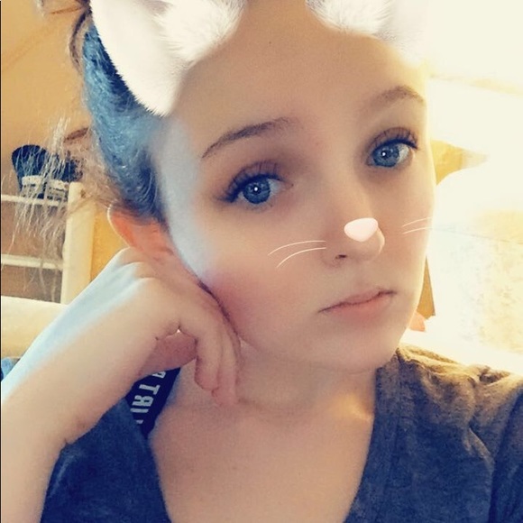 Profile Picture of Alyssa Laird (@alyssalaird20) on Poshmark