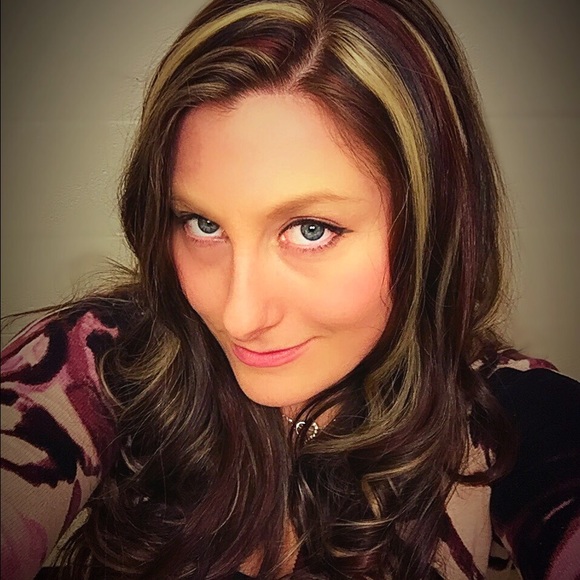 Profile Picture of Toni Juline (@tonijuline) on Poshmark