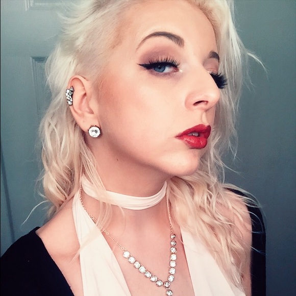 Profile Picture of Becca Mullinix (@maezi) on Poshmark