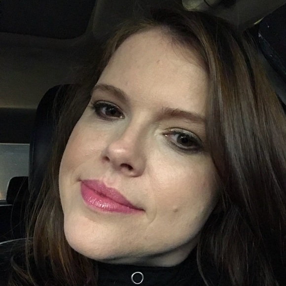 Profile Picture of Renee Shattuck (@rshattuck) on Poshmark