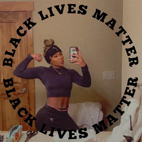 Profile Picture of Tiara Baldwin (@tiarabaldwin) on Poshmark