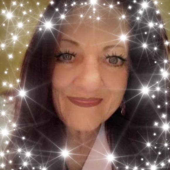 Profile Picture of Joni Edens (@joniedens) on Poshmark