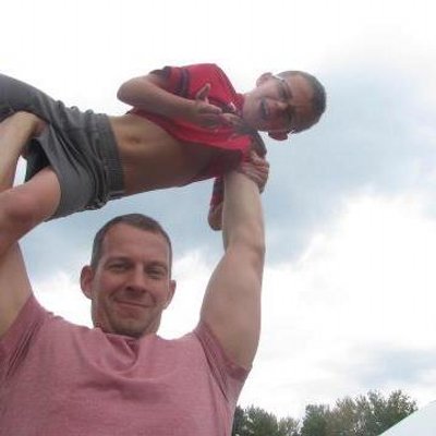 Profile Picture of Evan John Davis (@iantofach) on Twitter