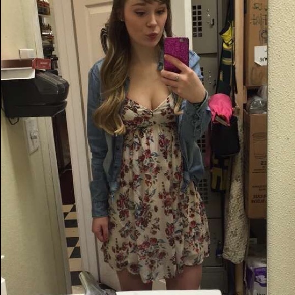 Profile Picture of Sarah Stogsdill (@snstogsdill) on Poshmark