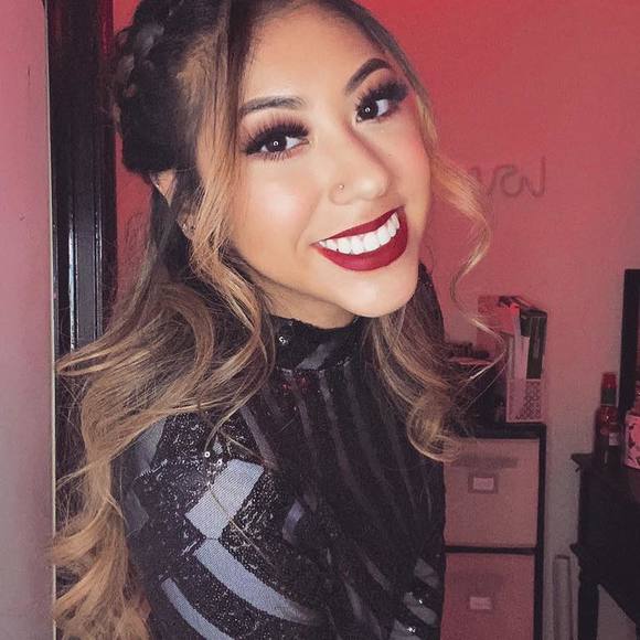 Profile Picture of Angie Andaverde (@angieandaverde) on Poshmark