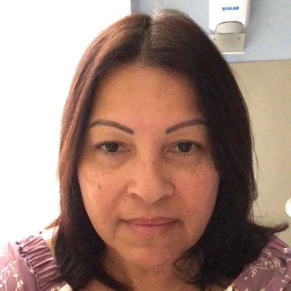 Profile Picture of Carmen Feyto (@wavepools) on Poshmark