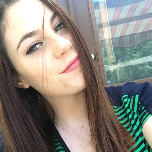 Profile Picture of Paige Dystant (@pkdpink) on Poshmark