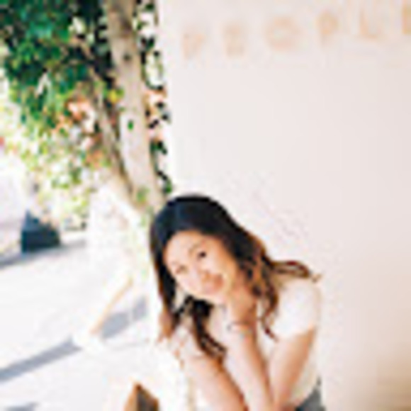 Profile Picture of Jun Li (@leejanekkw) on Poshmark