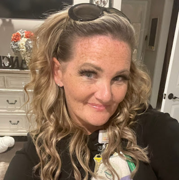 Profile Picture of Katie Rafla (@katiegirl101777) on Poshmark