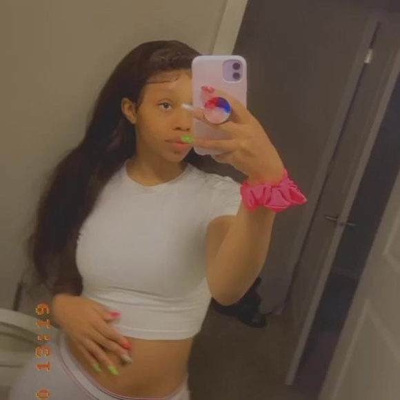 Profile Picture of Fae Fae (@ffae) on Poshmark