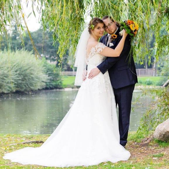 Profile Picture of Elena Fütterer (@elane105) on Poshmark