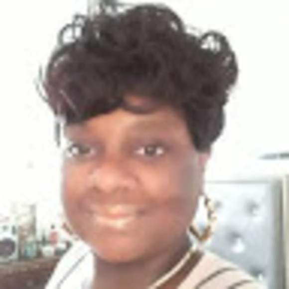 Profile Picture of Nickie Thorp (@nickiethorp1985) on Poshmark