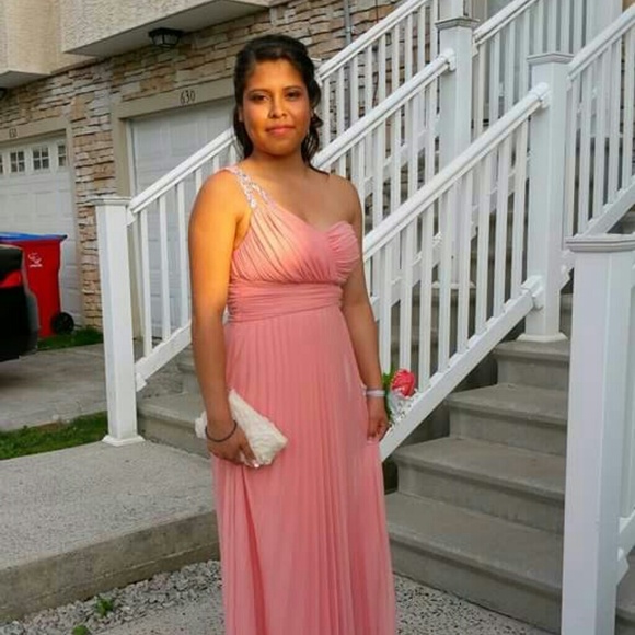 Profile Picture of Luz Bahena (@luz_bah) on Poshmark