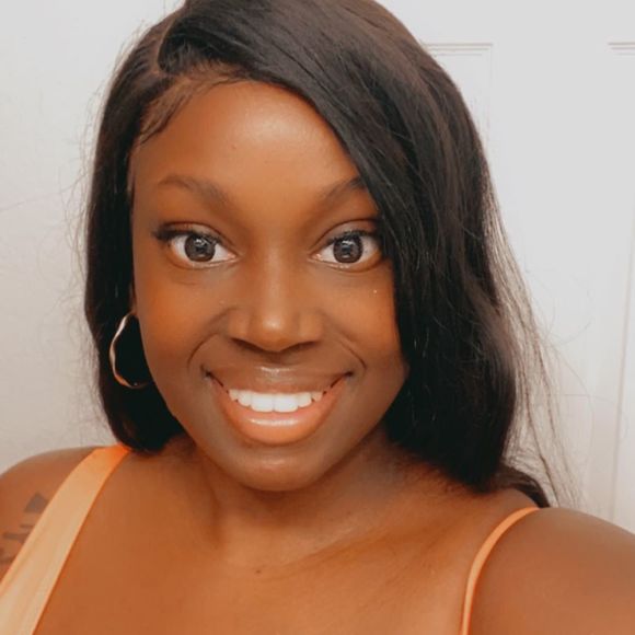 Naromi Lizaire - Poshmark Profile Picture of Naromi Lizaire (@n_lizaire) on Poshmark