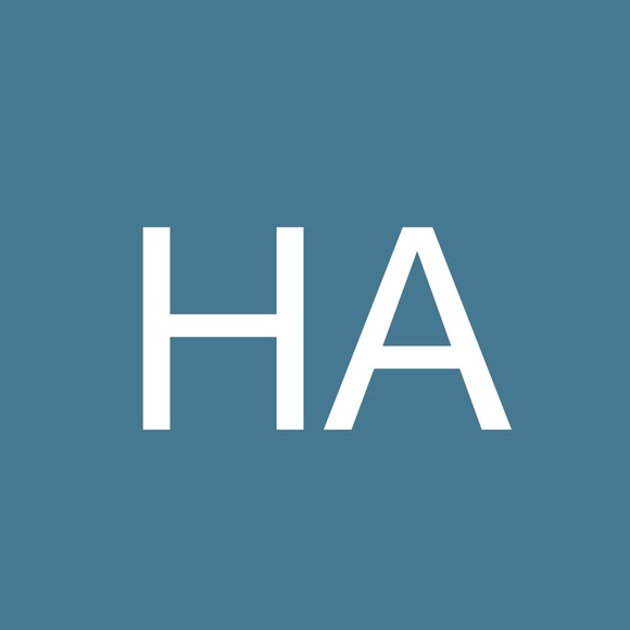 Profile Picture of Haajirah Alakozai (@ahaajirah) on Poshmark