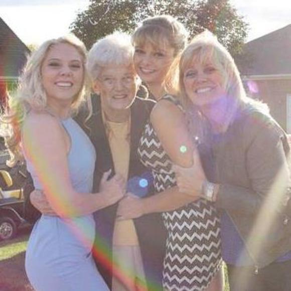 Profile Picture of Marlaina Recknagel (@msreck) on Poshmark