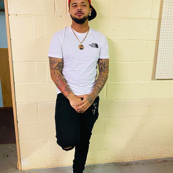 Profile Picture of Andrew Austin (@andrewaustin857) on Poshmark