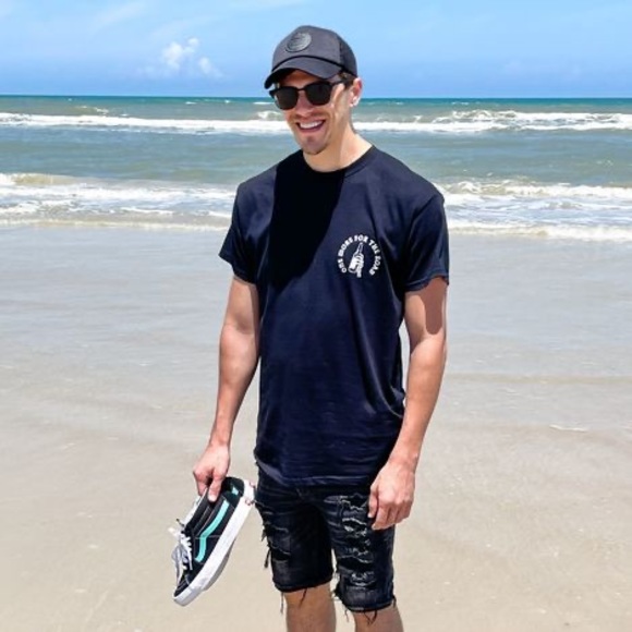 Profile Picture of Evan Gummo (@evangummo) on Poshmark