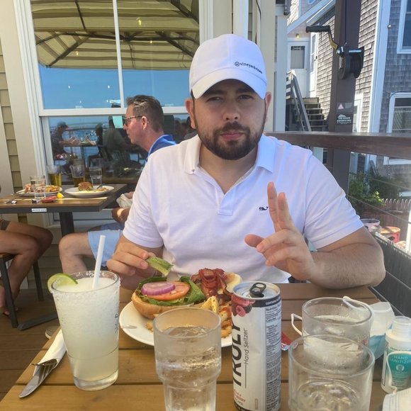 Leonardo Pablo - Poshmark Profile Picture of Leonardo Pablo (@leonardopablo) on Poshmark