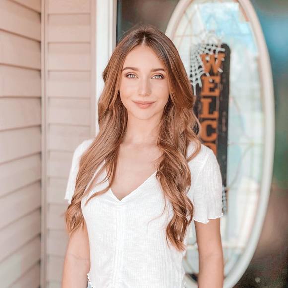 Profile Picture of Mackenzie Brock (@mackenziebro935) on Poshmark