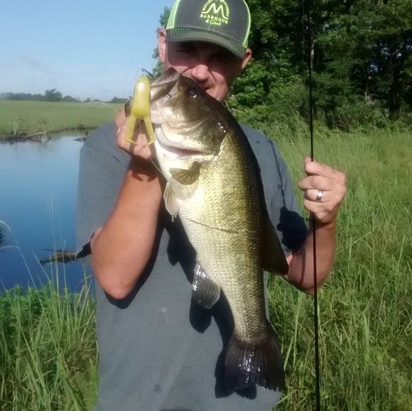 Profile Picture of Billy Reynolds (@bbr0875) on Poshmark