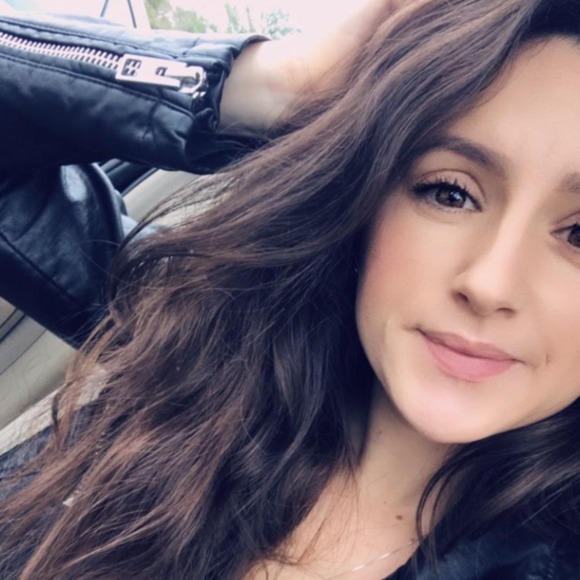 Profile Picture of Margaret Kaufman (@momos_closet_xo) on Poshmark