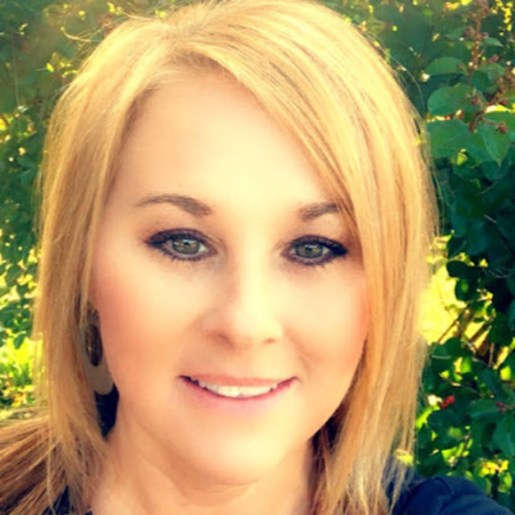 Profile Picture of Jamie Soards (@jamiesoards) on Poshmark